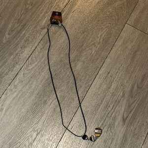 NWT paparazzi Black and Gold Pendant Necklace